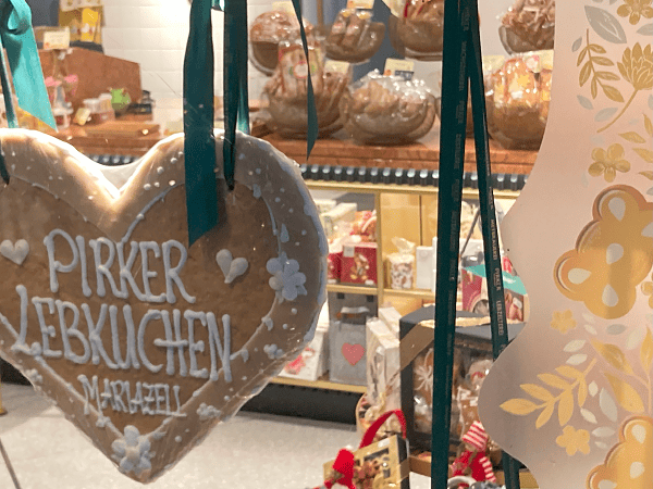 Self-guided tour: gingerbread